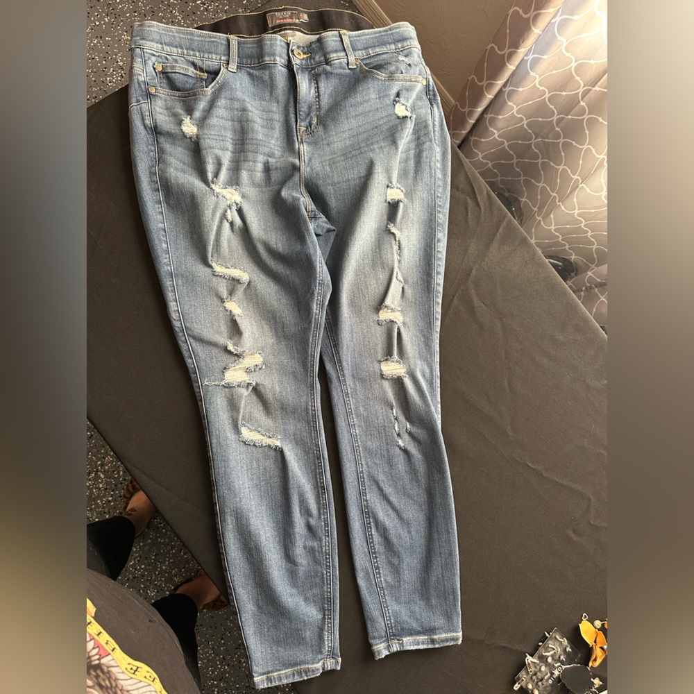 Torrid bombshell skinny jeans! - Picture 9 of 13